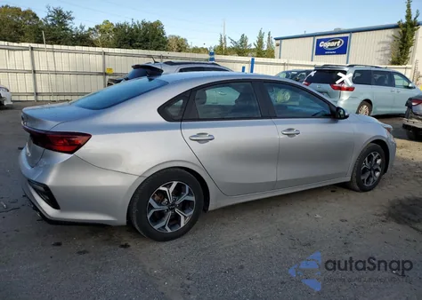 2019 Kia Forte Lxs z USA, uszkodzony, nr VIN 3KPF24AD7KE045105